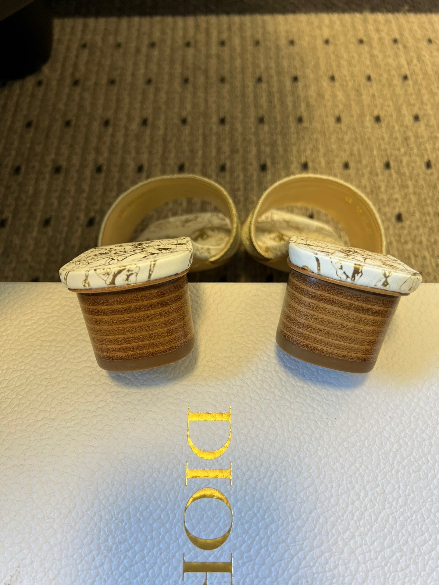DIOR 26S DWAY HEELED SLIDE 40MM IN WHITE AND GOLD EMBROIDERED COTTON