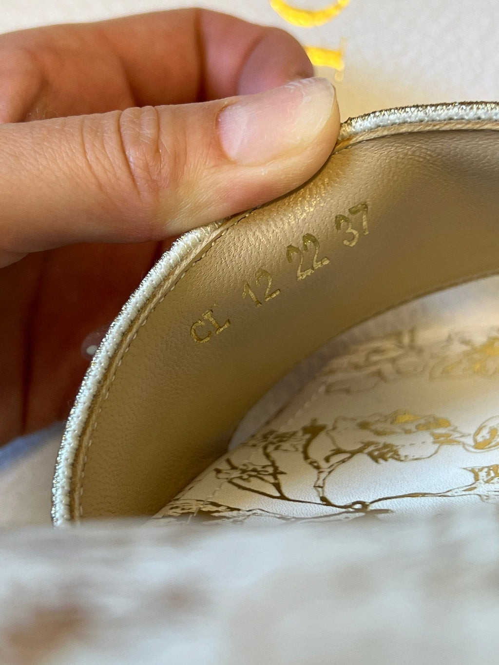 DIOR 26S DWAY HEELED SLIDE 40MM IN WHITE AND GOLD EMBROIDERED COTTON