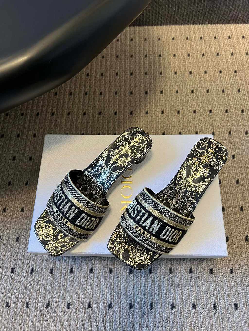 DIOR 26S DWAY HEELED SLIDE 40MM IN BLACK AND GOLD EMBROIDERED COTTON