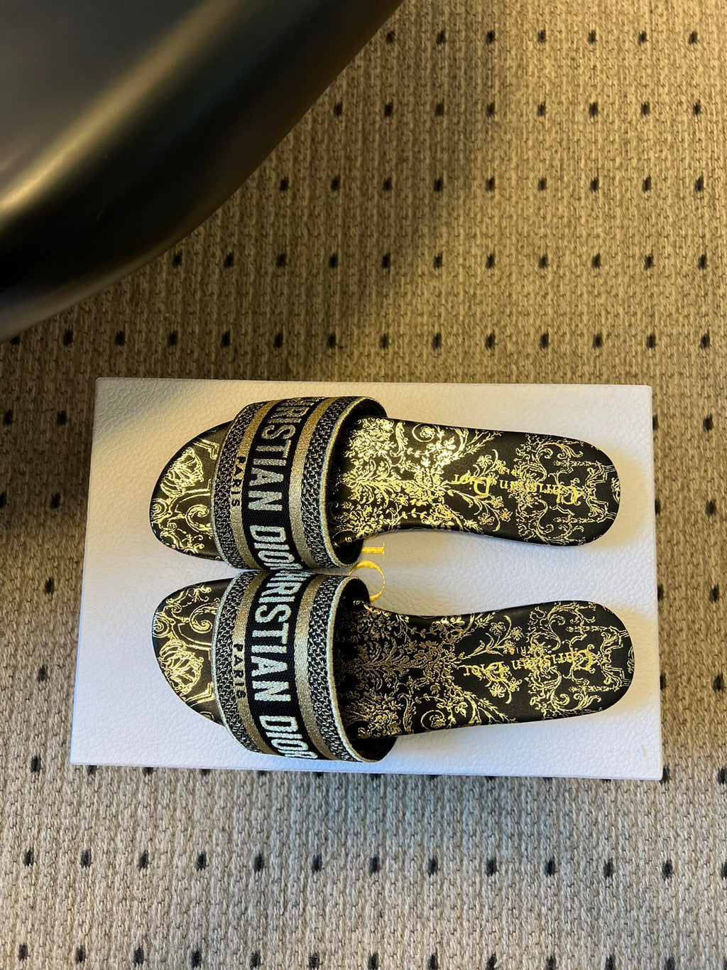 DIOR 26S DWAY SLIDE COTTON EMBROIDERED IN BLACK AND GOLD FLORAL MOTIF