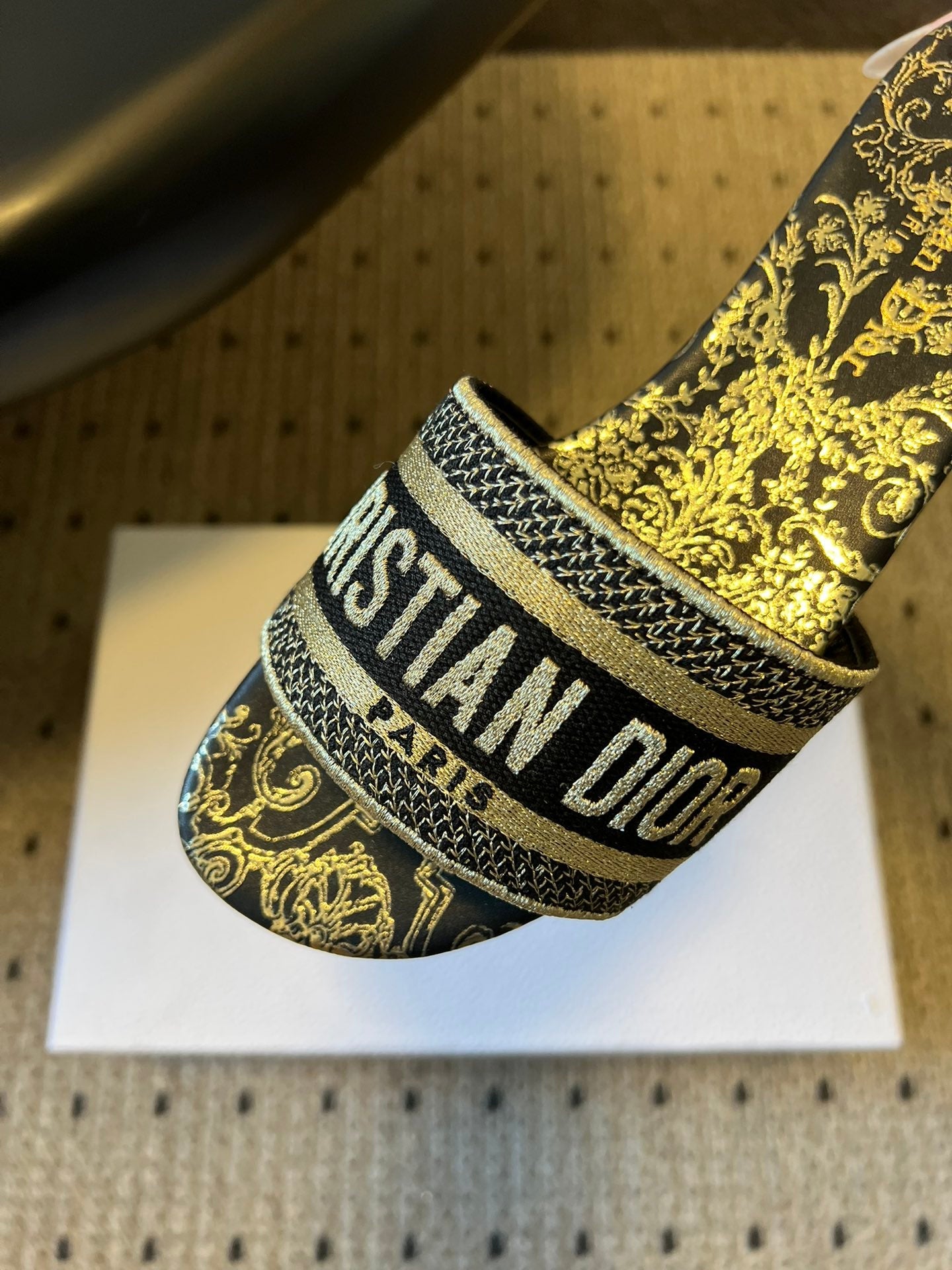 DIOR 26S DWAY SLIDE COTTON EMBROIDERED IN BLACK AND GOLD FLORAL MOTIF