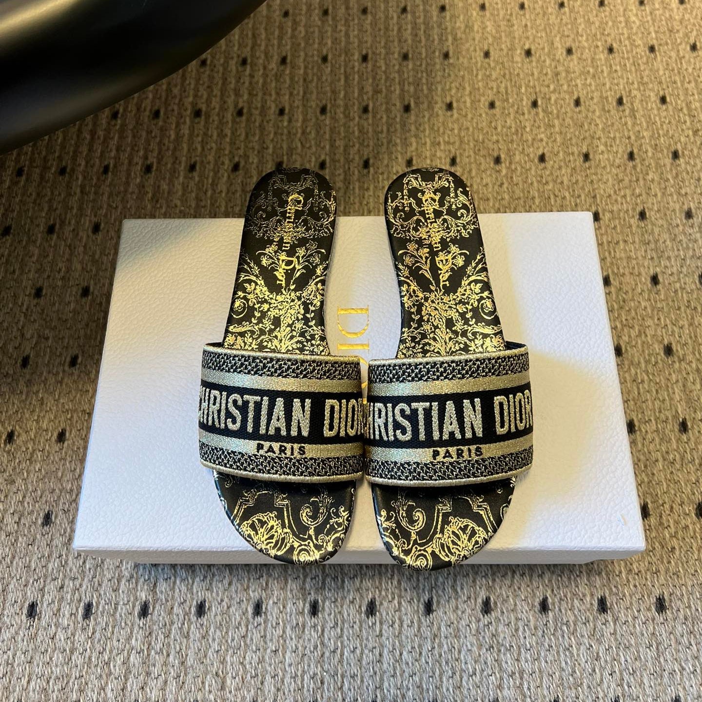 DIOR 26S DWAY SLIDE COTTON EMBROIDERED IN BLACK AND GOLD FLORAL MOTIF