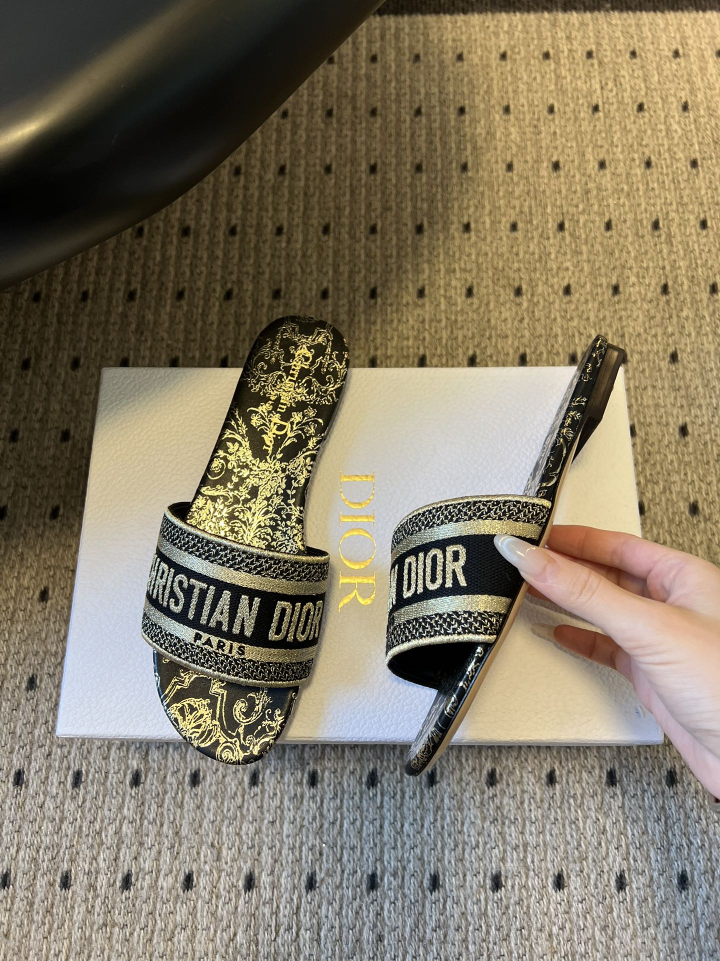 DIOR 26S DWAY SLIDE COTTON EMBROIDERED IN BLACK AND GOLD FLORAL MOTIF