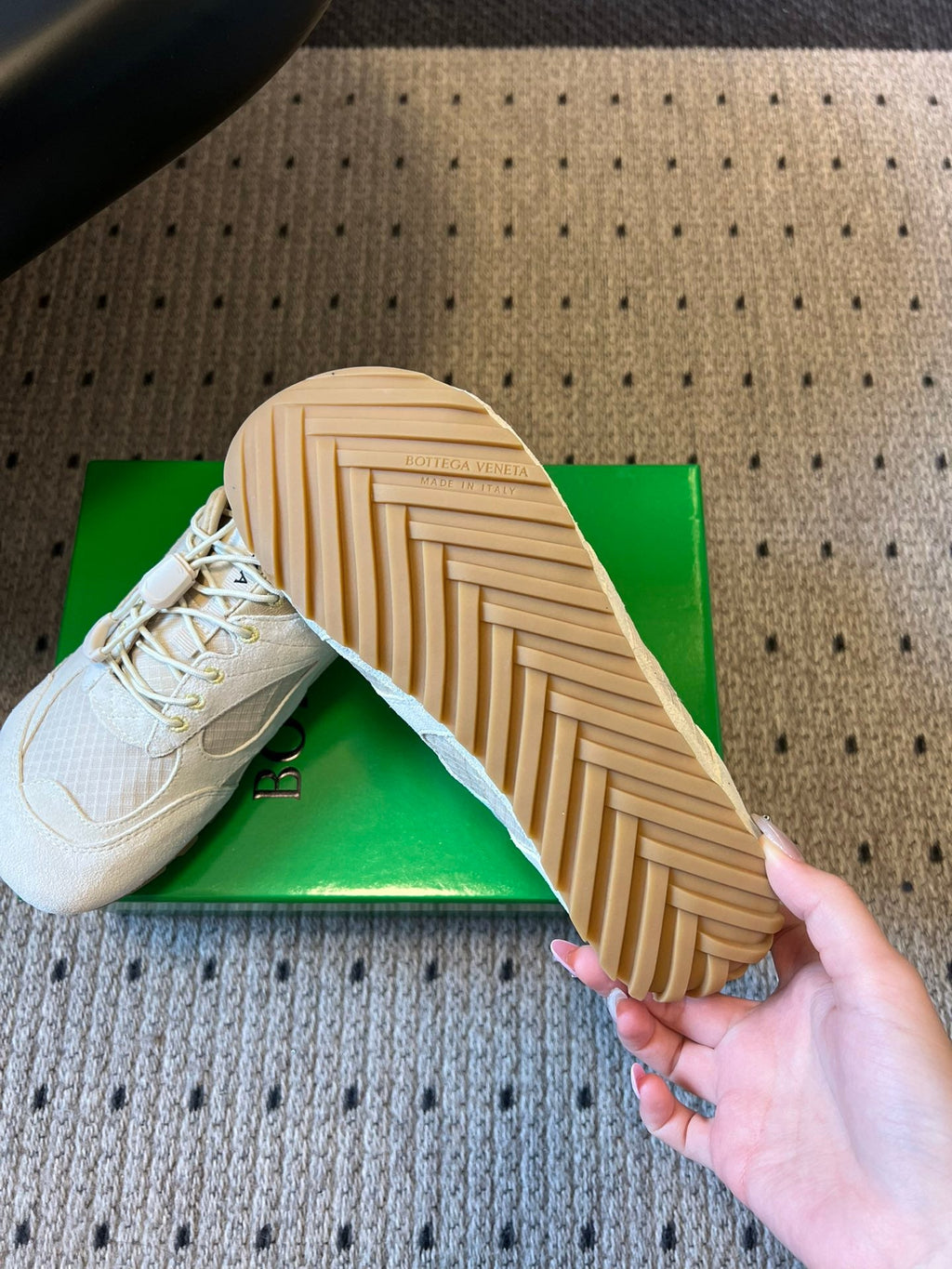 BOTTEGA VENETA 26S SNEAKERS IN CREAM WHITE SUEDE AND MESH FABRIC