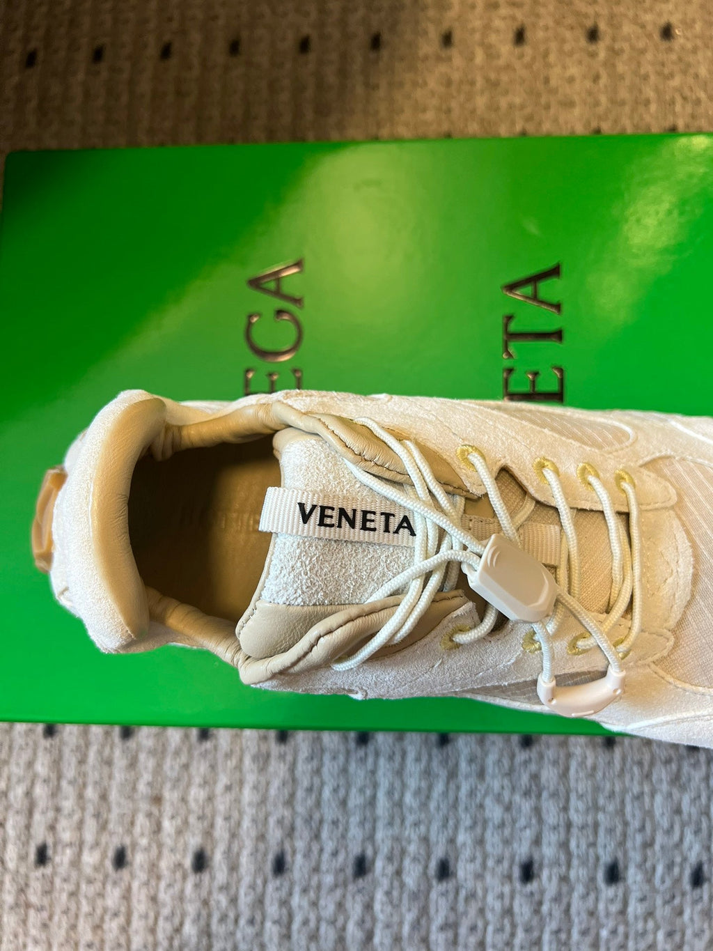 BOTTEGA VENETA 26S SNEAKERS IN CREAM WHITE SUEDE AND MESH FABRIC