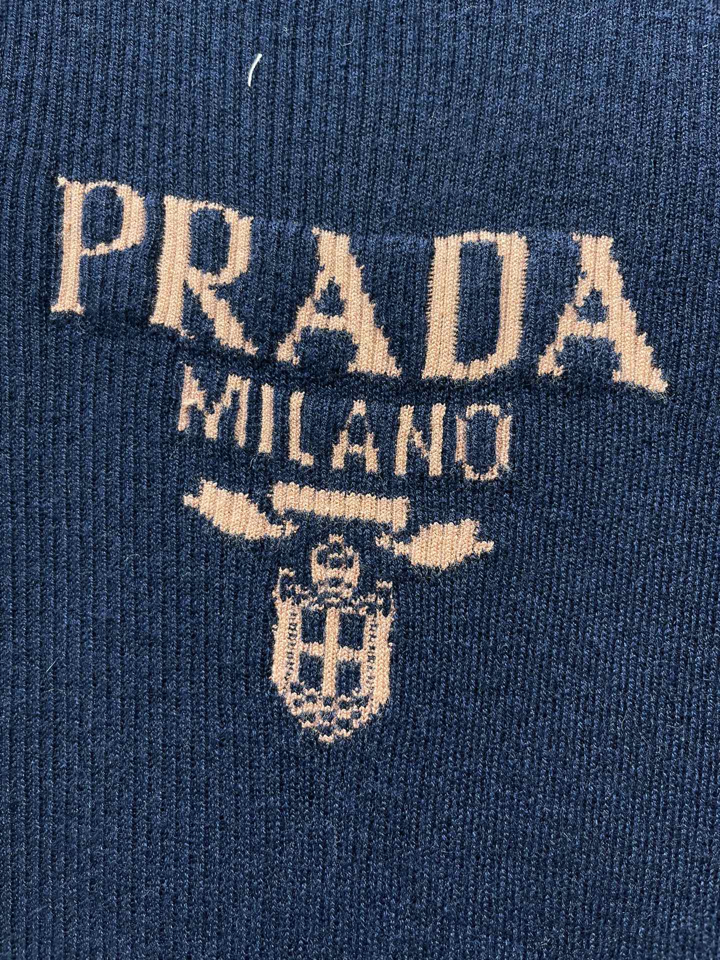 PRADA 26S SHORT-SLEEVE T-SHIRT 689