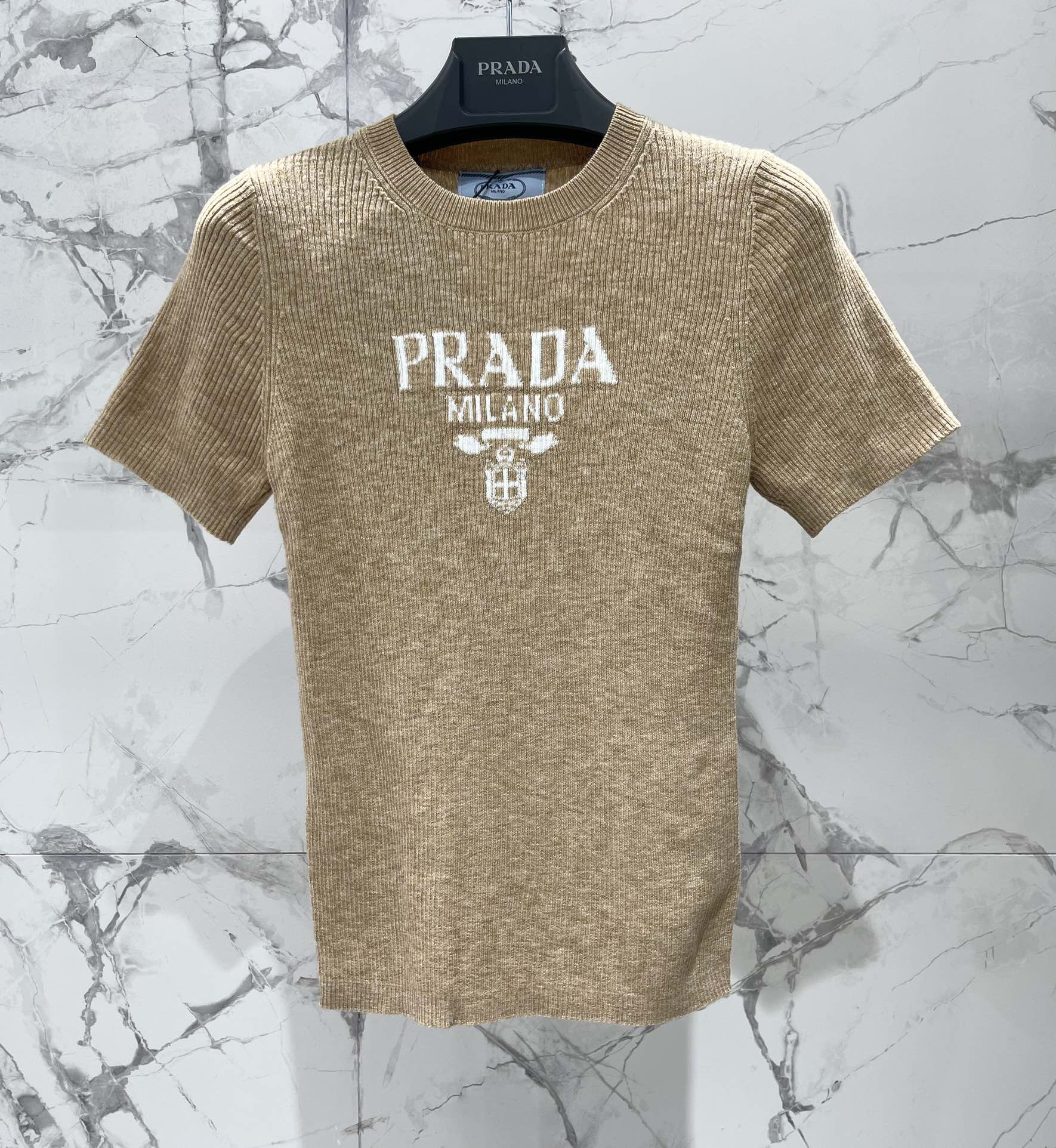 PRADA 26S SHORT-SLEEVE T-SHIRT 687