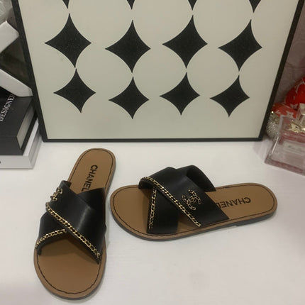 CHANEL 26S SANDALS IN BLACK CALFSKIN WITH DOUBLE C CHAIN DETAIL