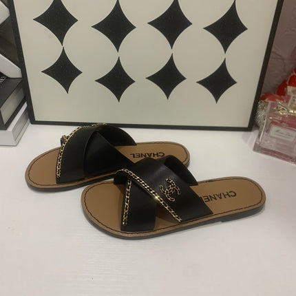 CHANEL 26S SANDALS IN BLACK CALFSKIN WITH DOUBLE C CHAIN DETAIL