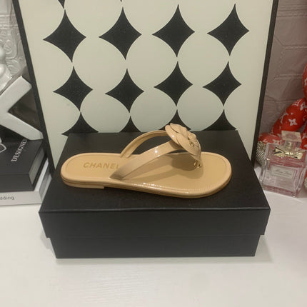 CHANEL 26S THONG SANDALS IN BEIGE LAMBSKIN WITH FLORAL