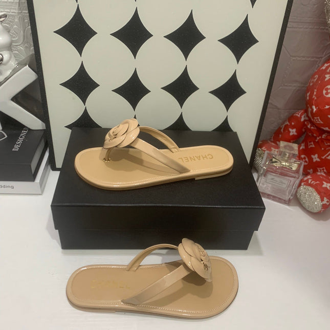 CHANEL 26S THONG SANDALS IN BEIGE LAMBSKIN WITH FLORAL