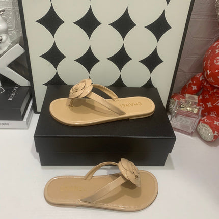 CHANEL 26S THONG SANDALS IN BEIGE LAMBSKIN WITH FLORAL