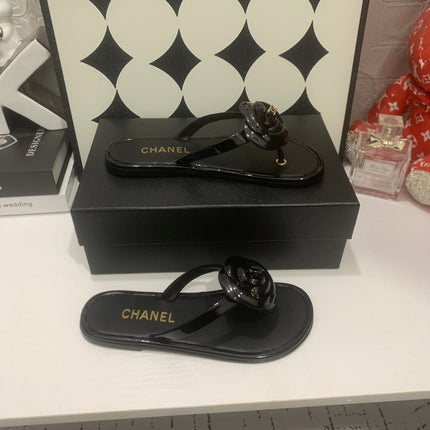 CHANEL 26S THONG SANDALS IN BLACK LAMBSKIN WITH FLORAL