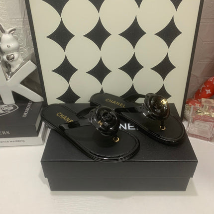CHANEL 26S THONG SANDALS IN BLACK LAMBSKIN WITH FLORAL