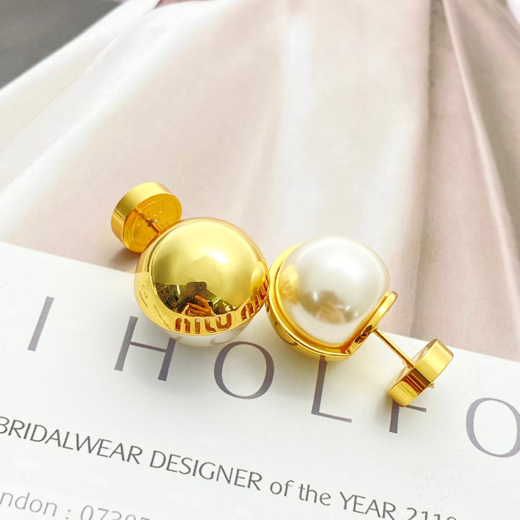 MIUMIU 26S PEARL BALL LOGO STUD EARRINGS IN GOLD TONE METAL 621512