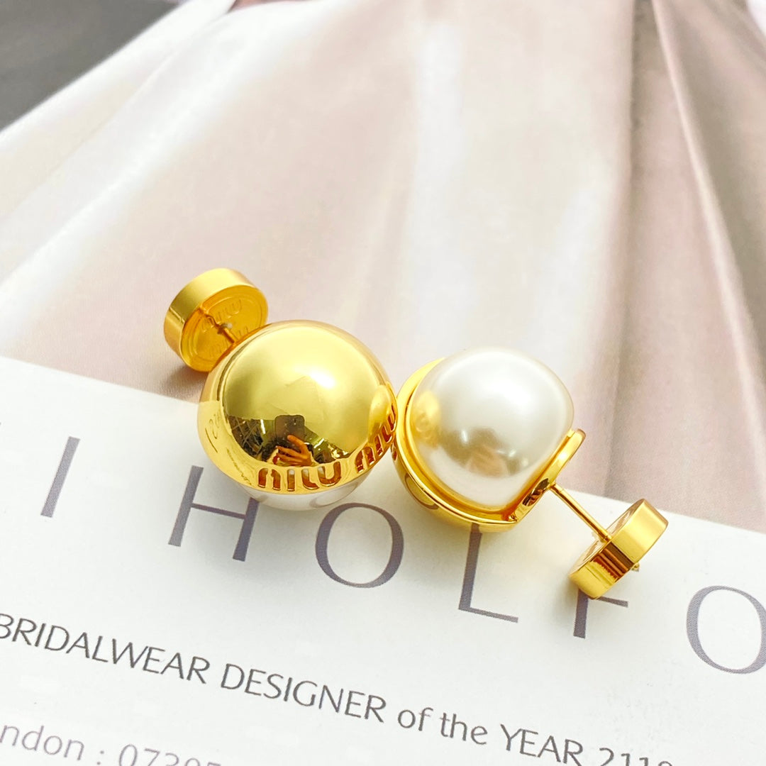 MIUMIU 26S PEARL BALL LOGO STUD EARRINGS IN GOLD TONE METAL 621512