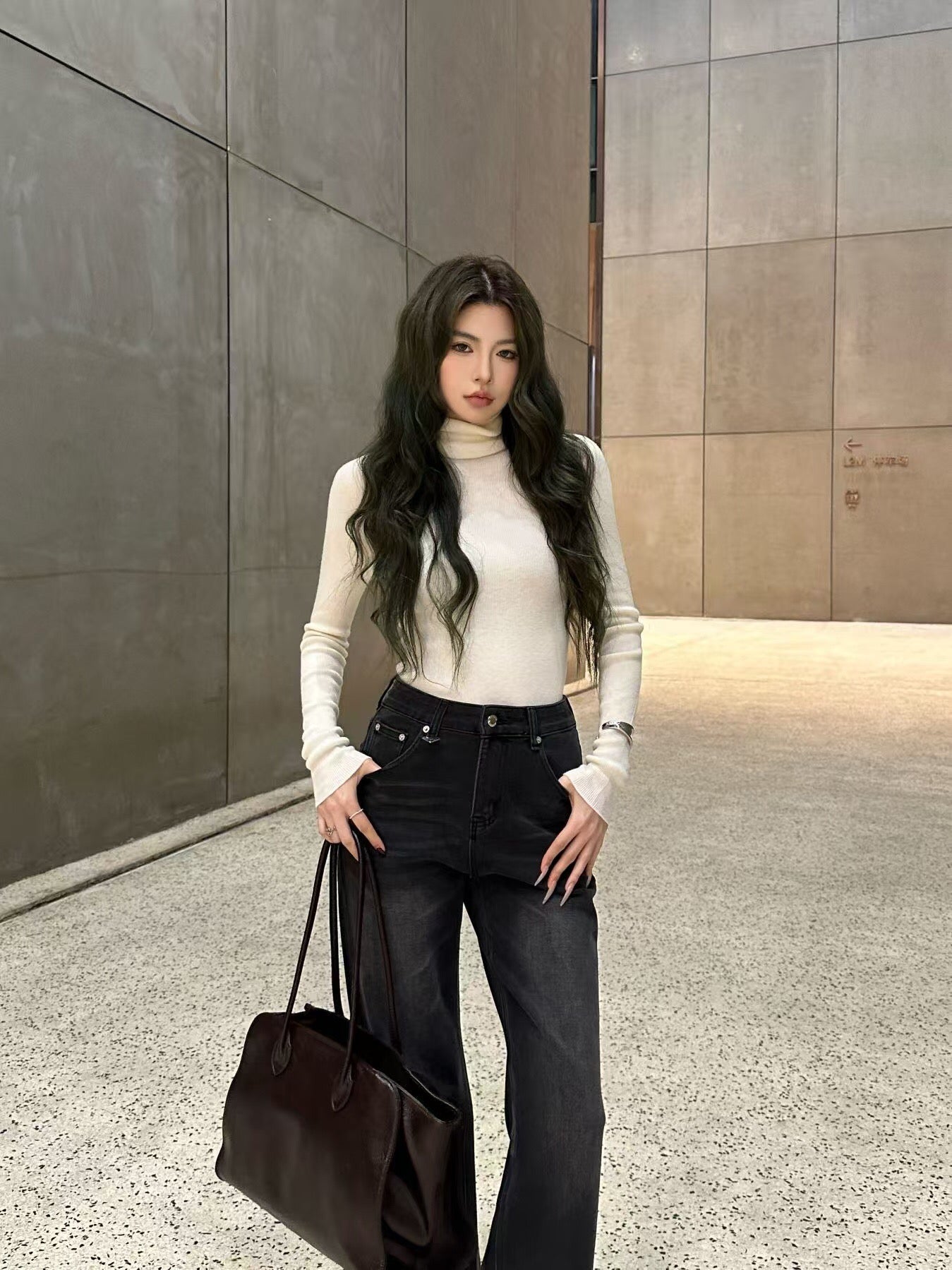 PRADA 26S STRAIGHT JEANS 586