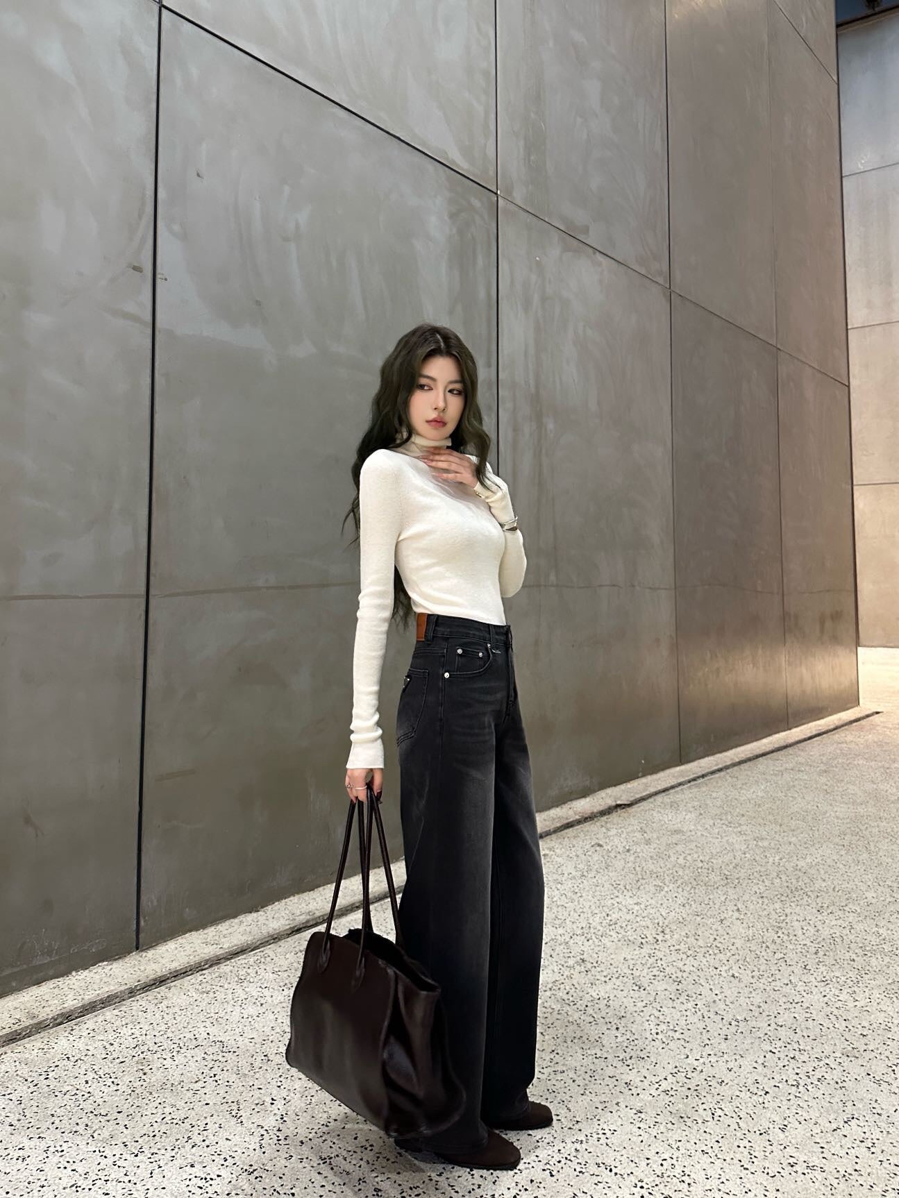 PRADA 26S STRAIGHT JEANS 586