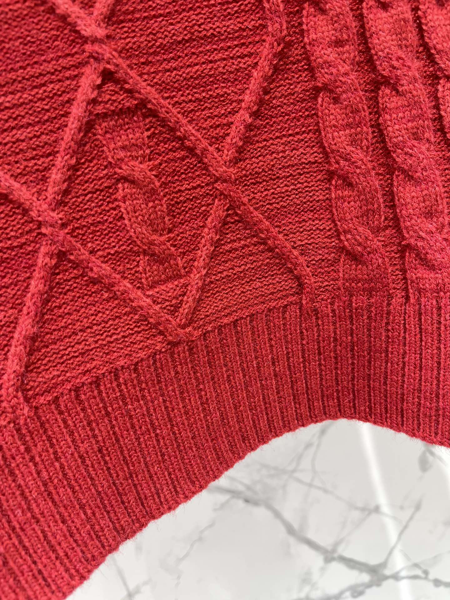 CHANEL 26S LONG-SLEEVE CREWNECK SWEATER 666