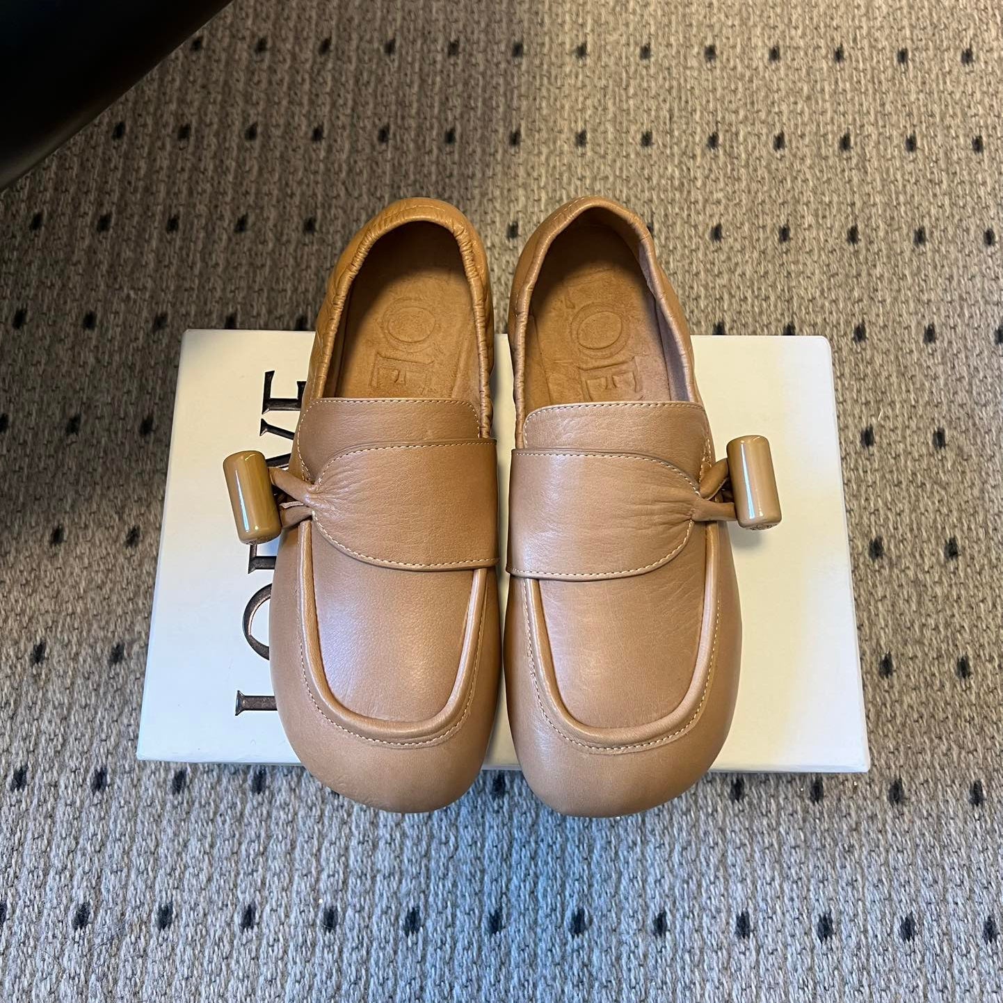 LOEWE 26S TOGGLE LOAFER 20MM IN NUDE BROWN SHINY CALFSKIN