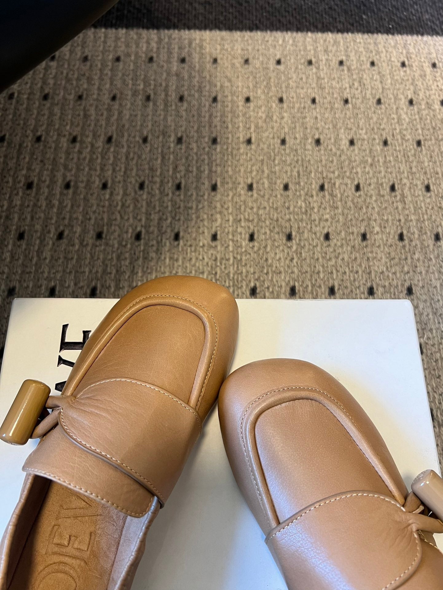 LOEWE 26S TOGGLE LOAFER 20MM IN NUDE BROWN SHINY CALFSKIN