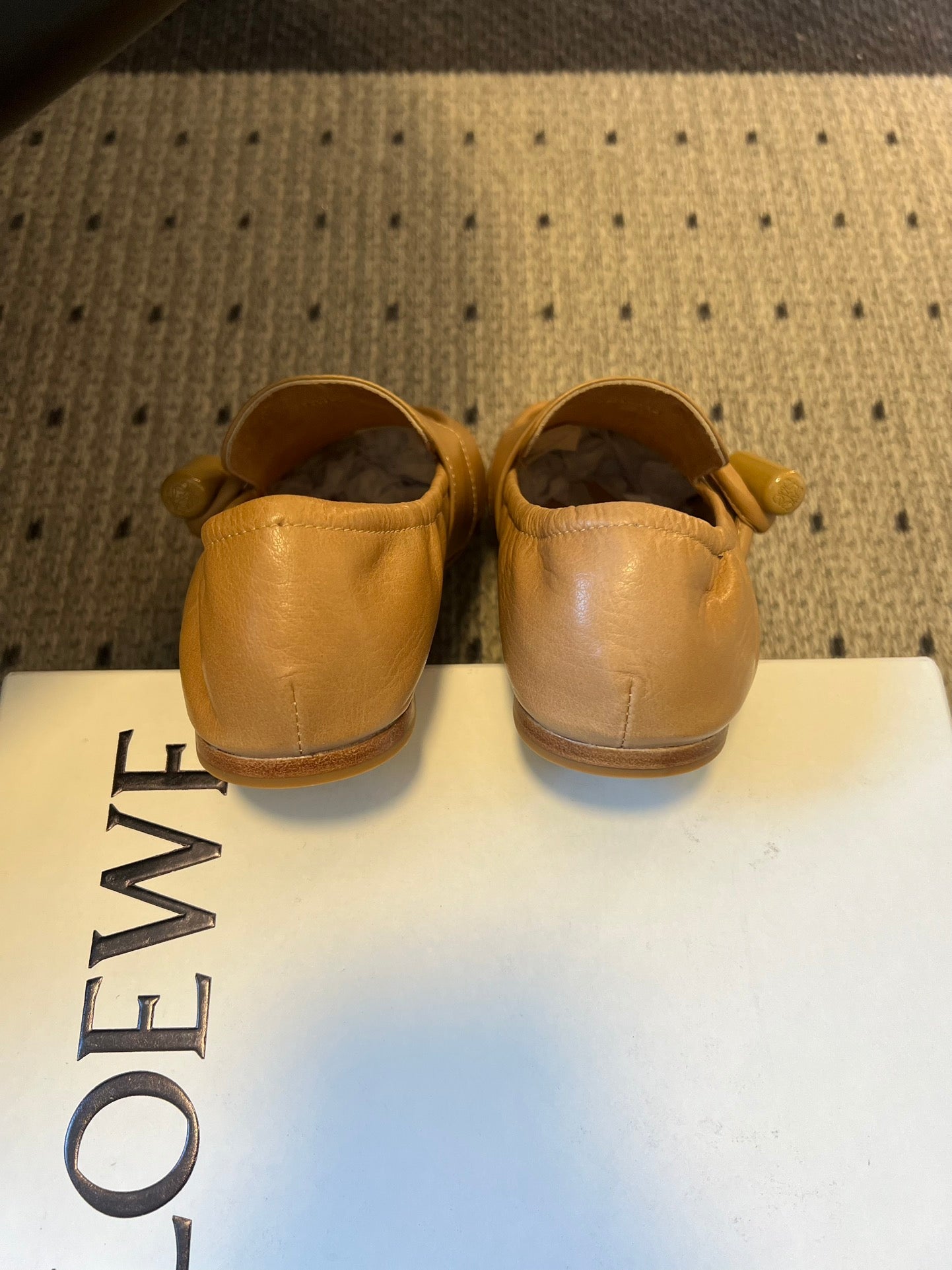 LOEWE 26S TOGGLE LOAFER 20MM IN NUDE BROWN SHINY CALFSKIN