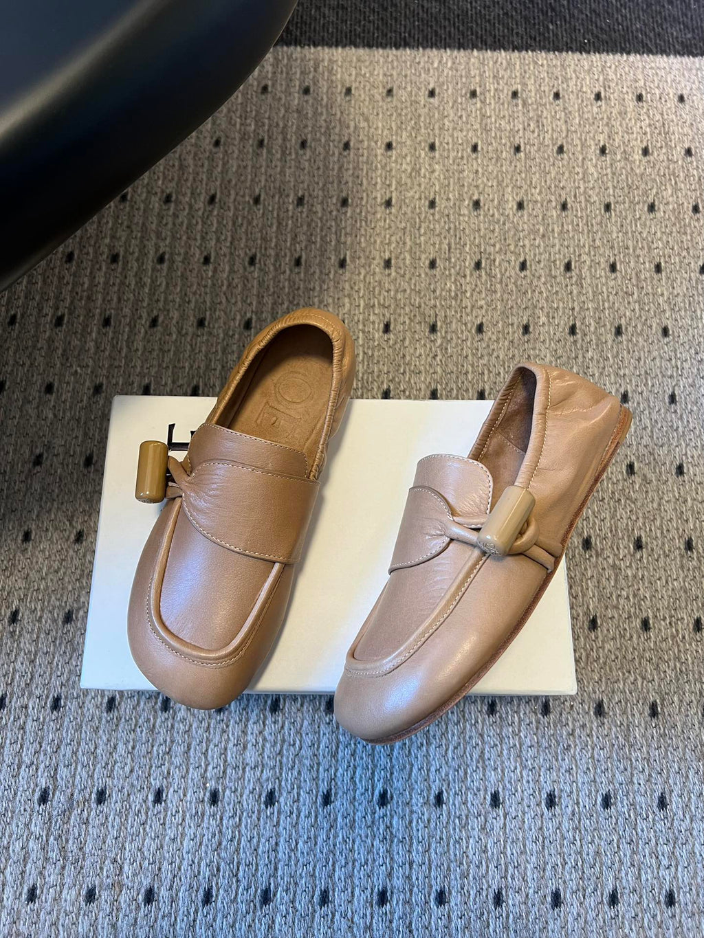 LOEWE 26S TOGGLE LOAFER 20MM IN NUDE BROWN SHINY CALFSKIN