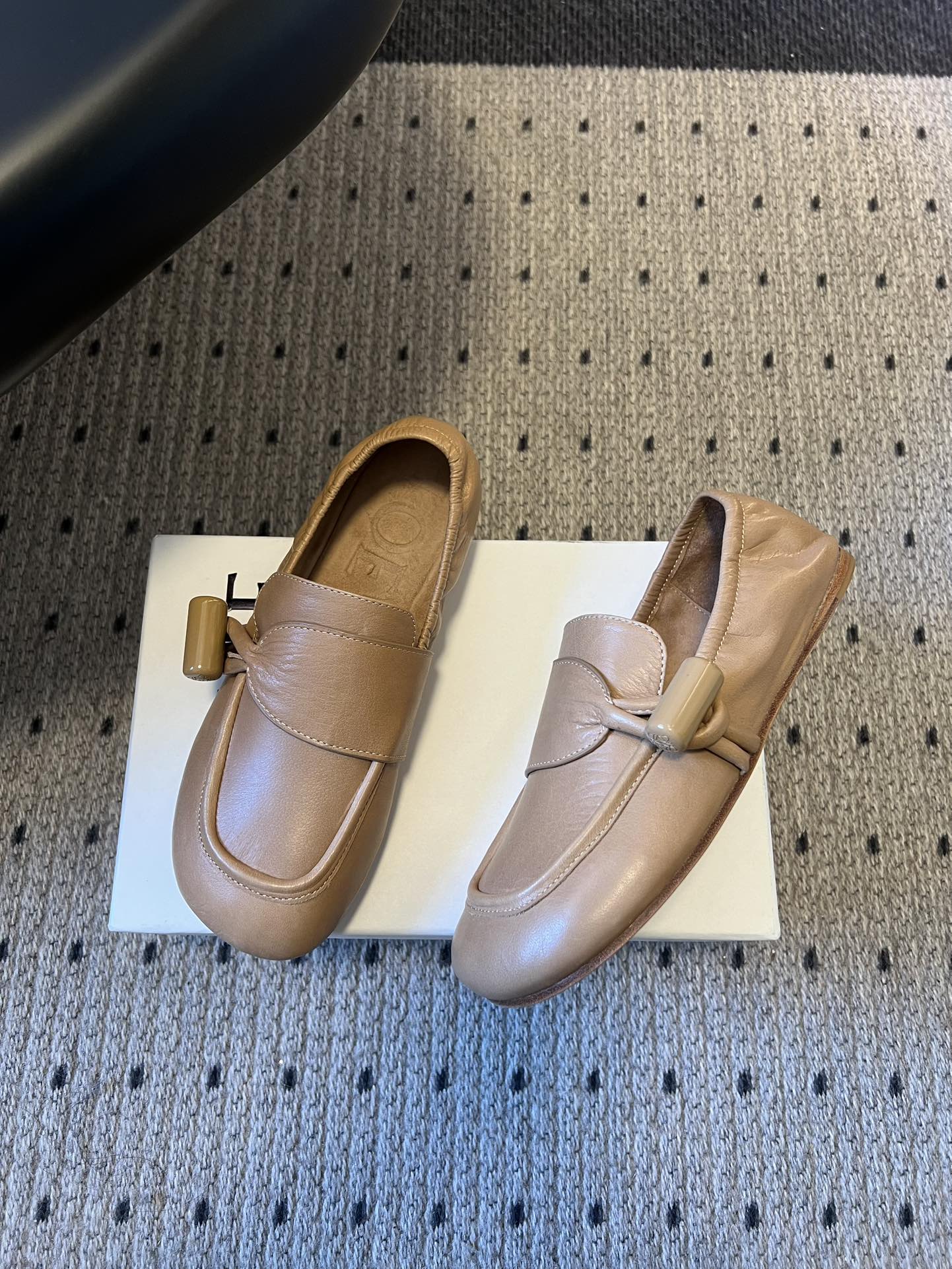 LOEWE 26S TOGGLE LOAFER 20MM IN NUDE BROWN SHINY CALFSKIN