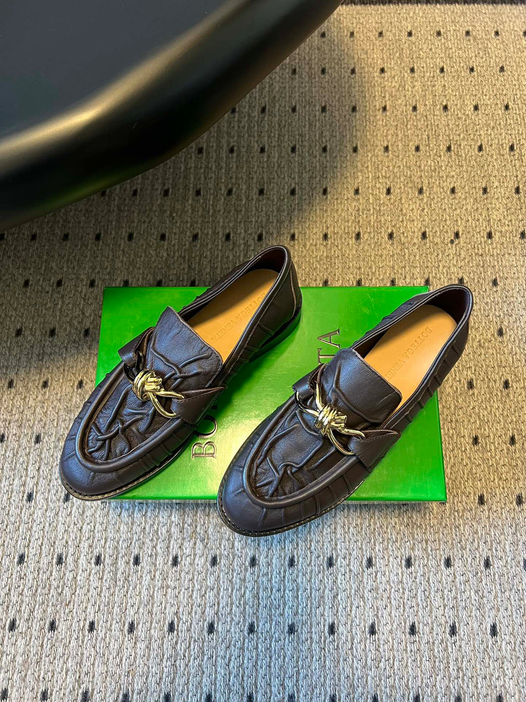 BOTTEGA VENETA 26S LOAFERS IN CHOCOLATE BROWN LAMBSKIN WITH GOLD HARDWARE