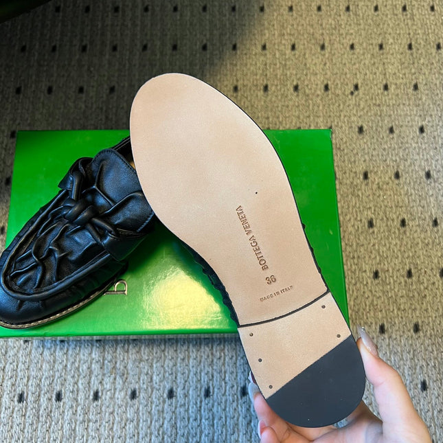 BOTTEGA VENETA 26S LOAFERS IN BLACK LAMBSKIN