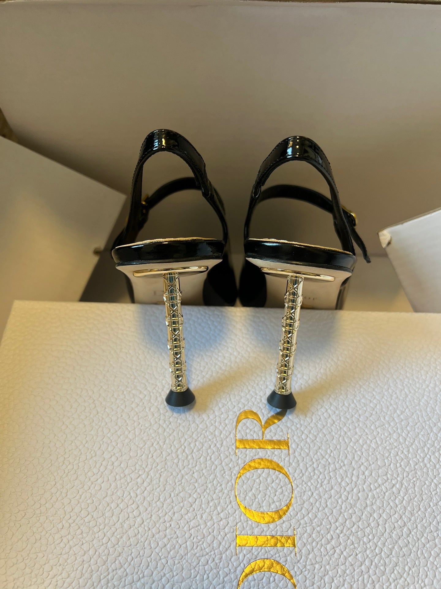 DIOR 26S SLINGBACK PUMP 90MM IN BLACK PATENT CALFSKIN GOLD HARDWARE