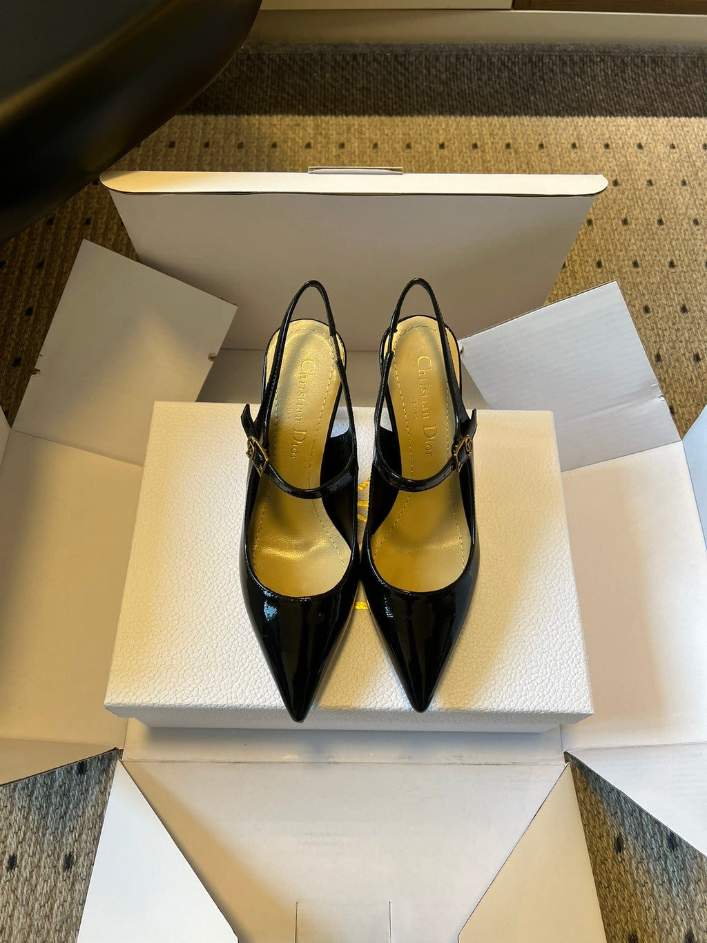 DIOR 26S SLINGBACK PUMP 90MM IN BLACK PATENT CALFSKIN GOLD HARDWARE