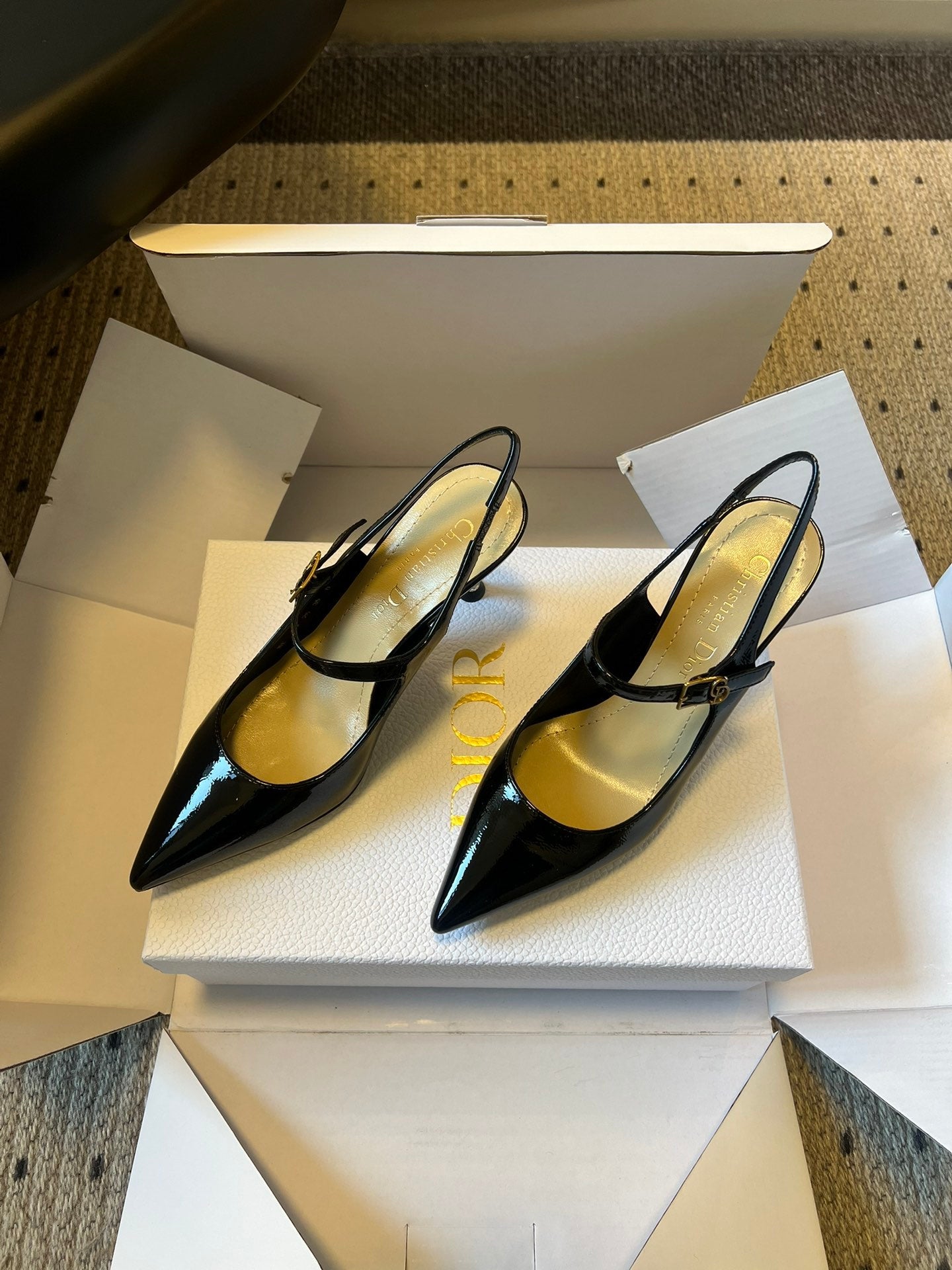 DIOR 26S SLINGBACK PUMP 90MM IN BLACK PATENT CALFSKIN GOLD HARDWARE
