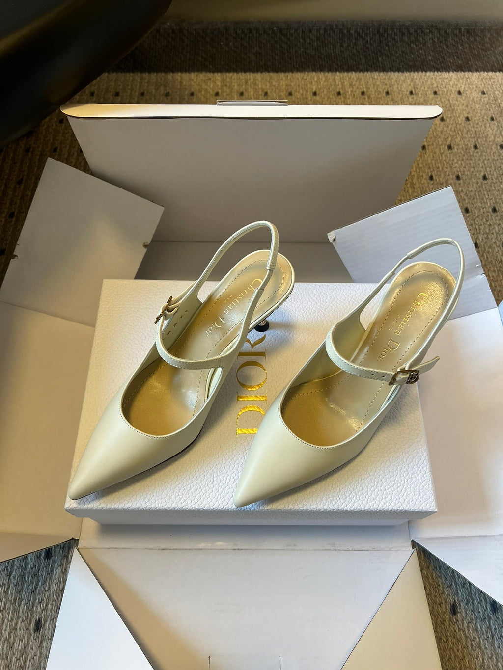 DIOR 26S SLINGBACK PUMP 90MM IN CREAM WHITE CALFSKIN GOLD HARDWARE