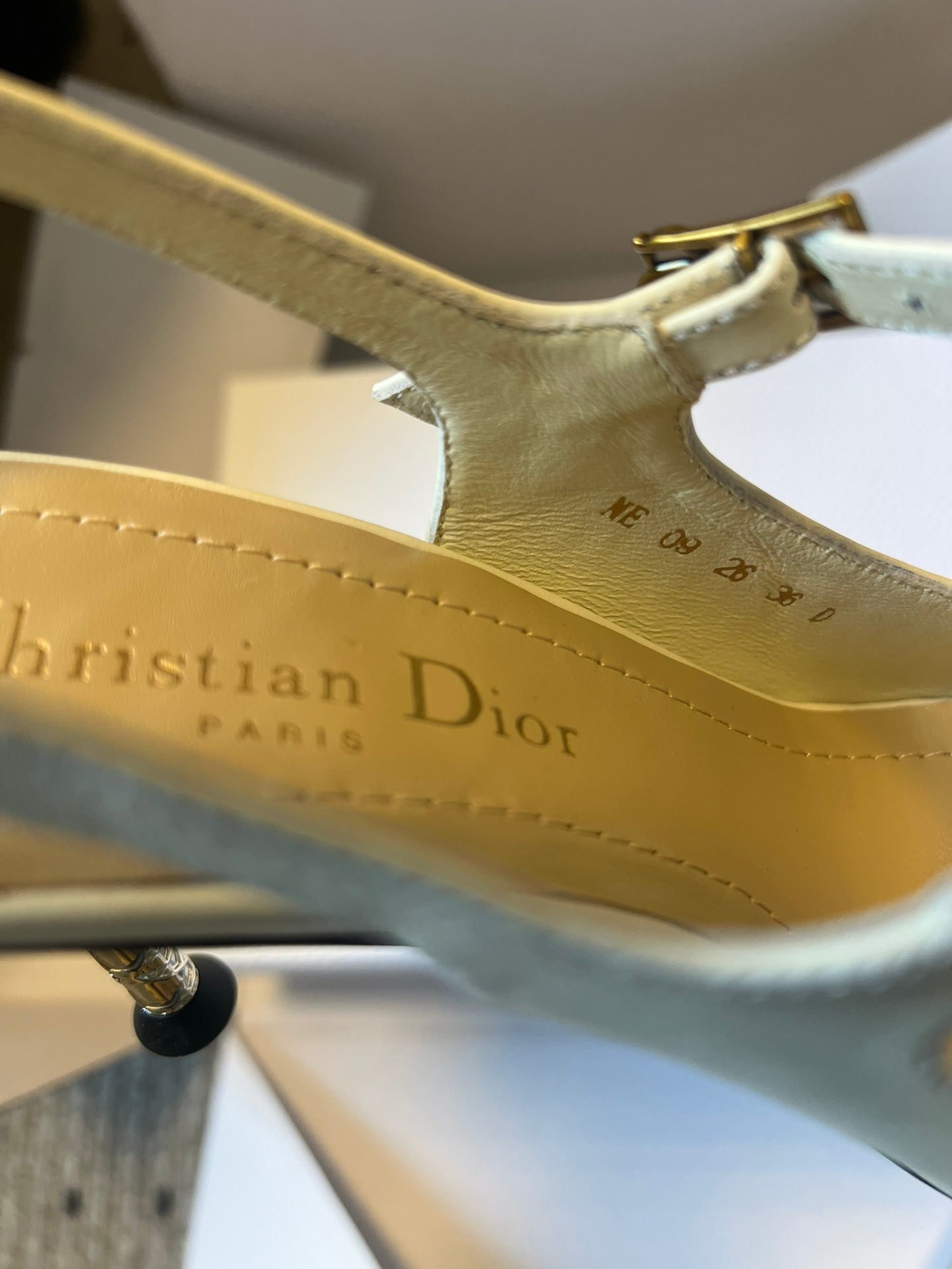 DIOR 26S SLINGBACK PUMP 90MM IN CREAM WHITE CALFSKIN GOLD HARDWARE
