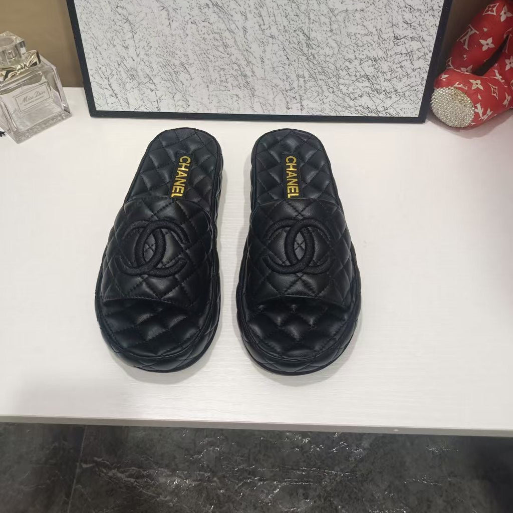 CHANEL 26S QUILTED SLIDE SANDALS IN BLACK CALFSKIN