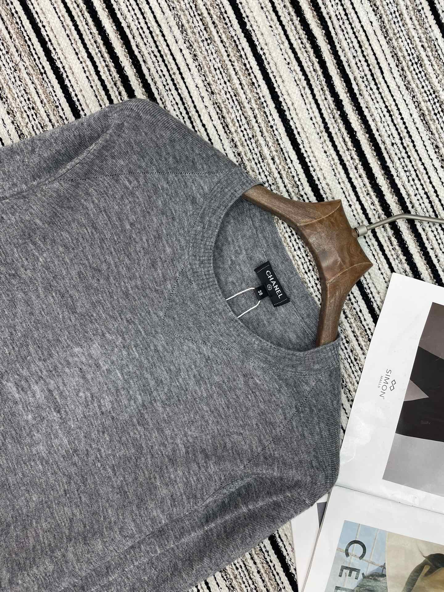CHANEL 26S SWEATER 952