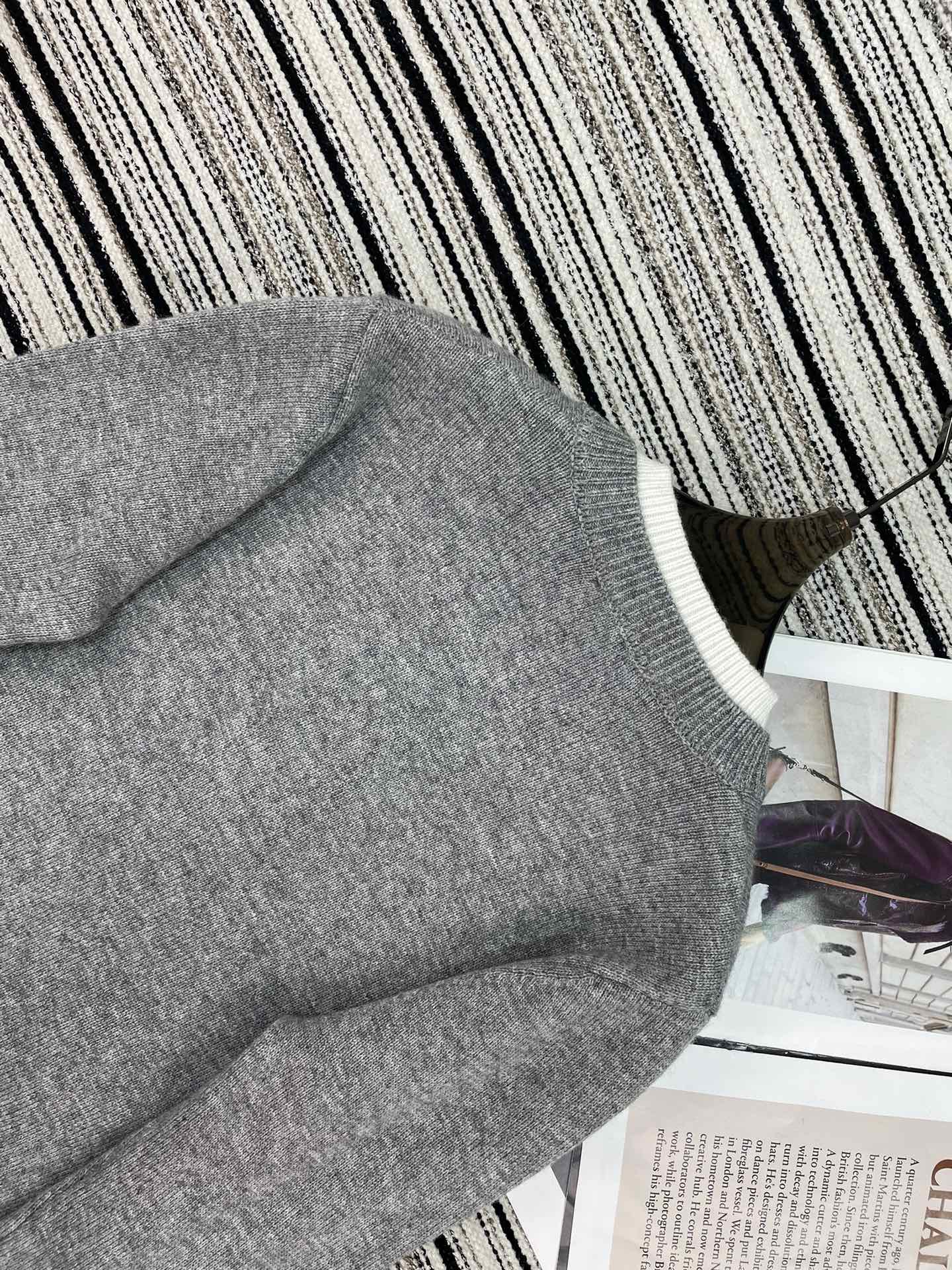 CHANEL 26S CARDIGAN 945