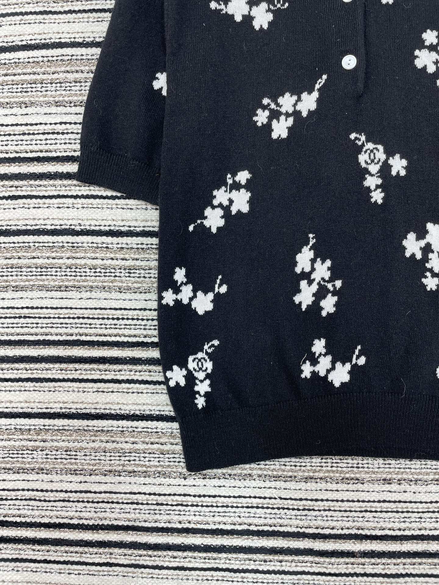 CHANEL 26S SHORT-SLEEVE KNIT TOP 951