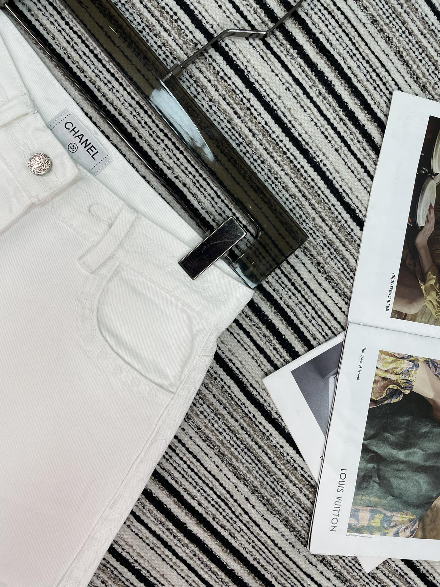 CHANEL 26S DENIM SHORTS 894