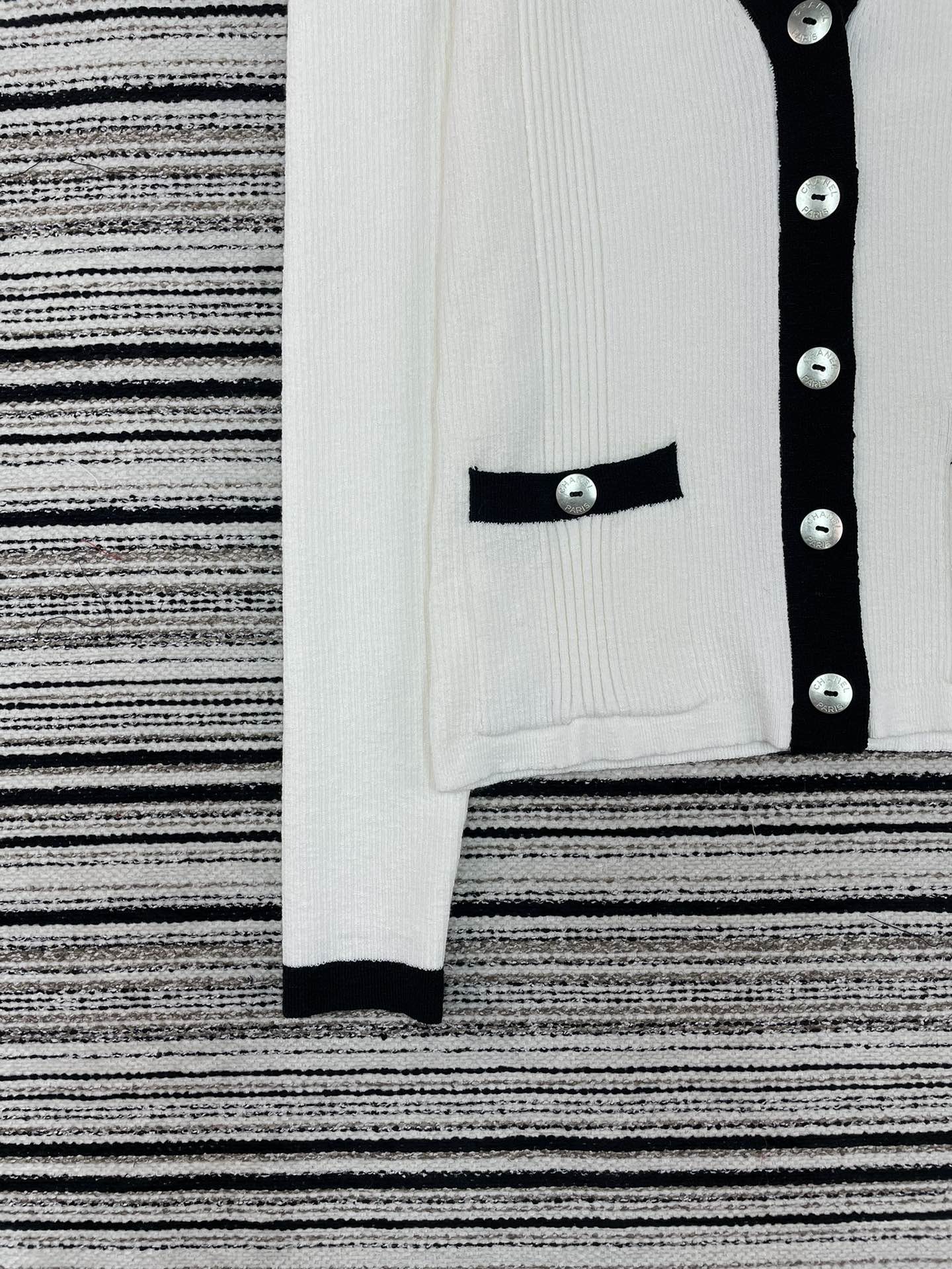 CHANEL 26S CARDIGAN 909