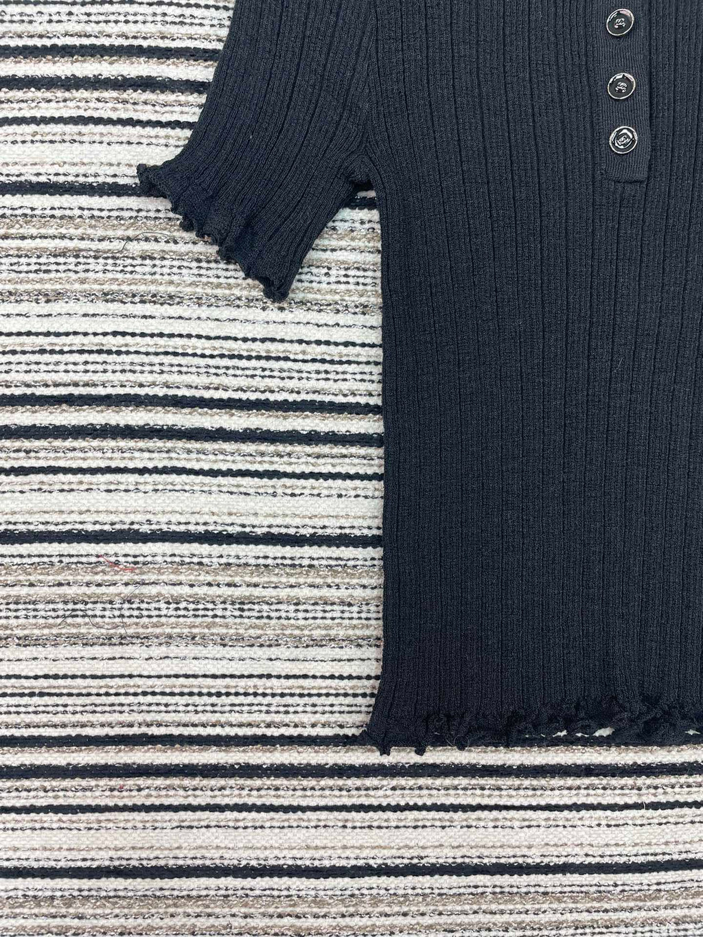 CHANEL 26S SHORT-SLEEVE POLO KNIT TOP 912