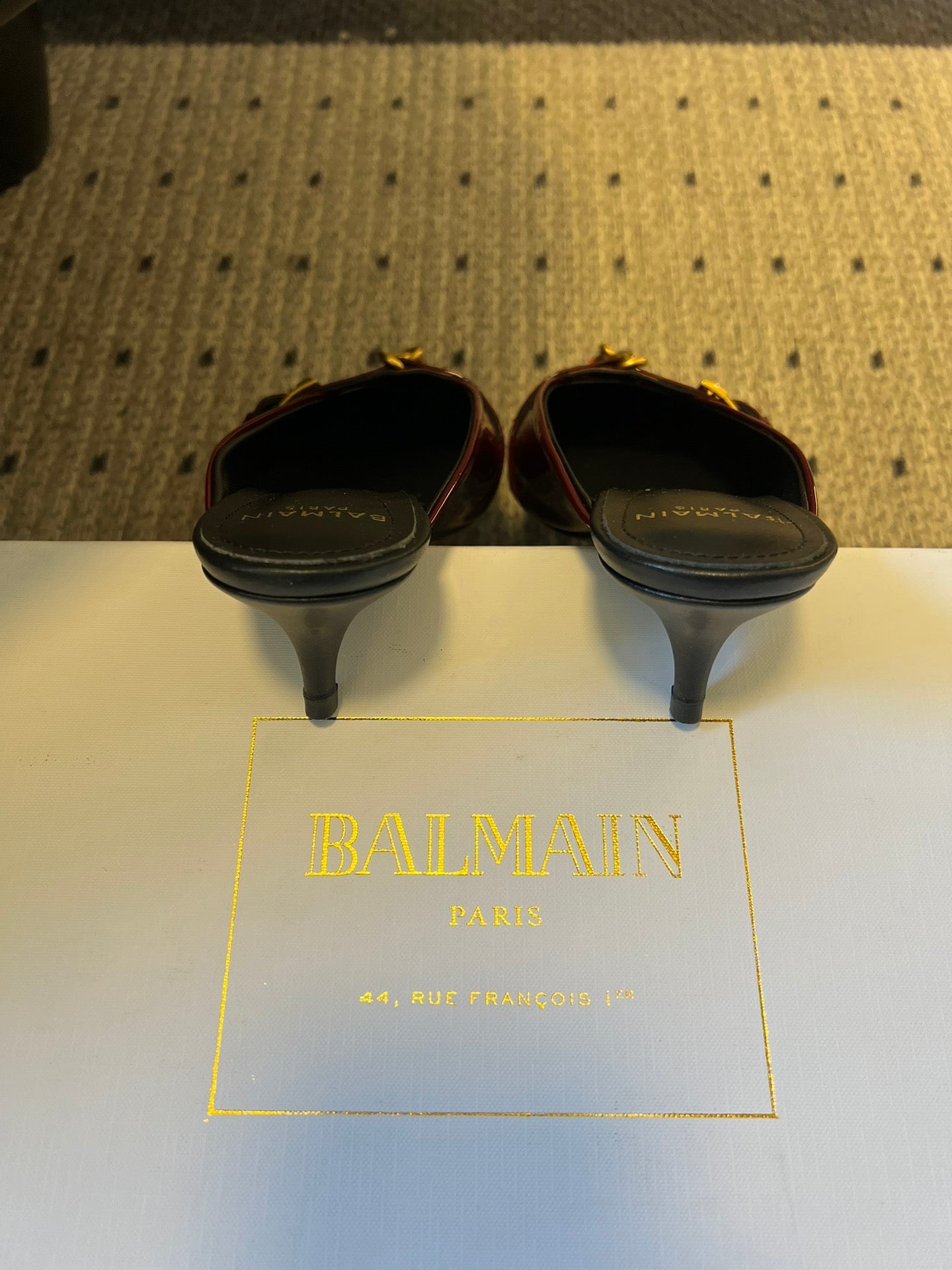 BALMAIN 26S GOLD CHAIN HIGH HEEL MULES 45 MM IN DARK RED PATENT CALFSKIN