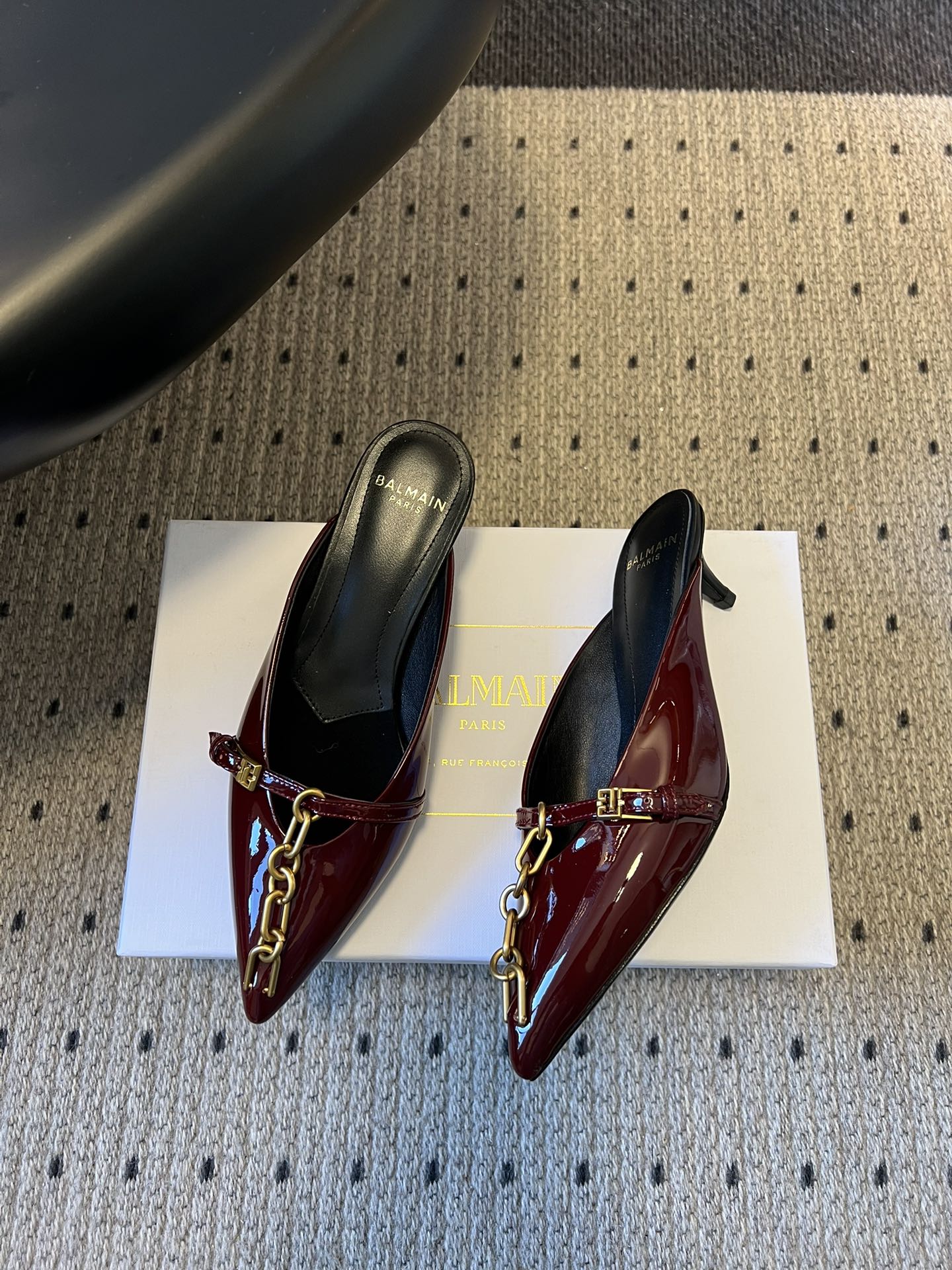 BALMAIN 26S GOLD CHAIN HIGH HEEL MULES 45 MM IN DARK RED PATENT CALFSKIN