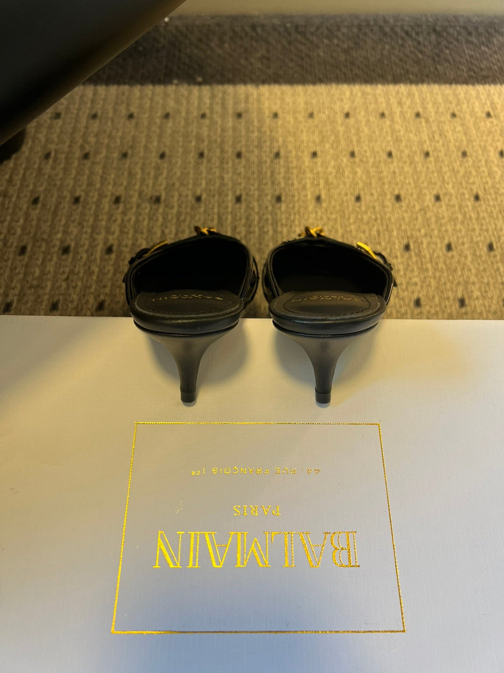 BALMAIN 26S GOLD CHAIN HIGH HEEL MULES 45 MM IN BLACK PATENT CALFSKIN