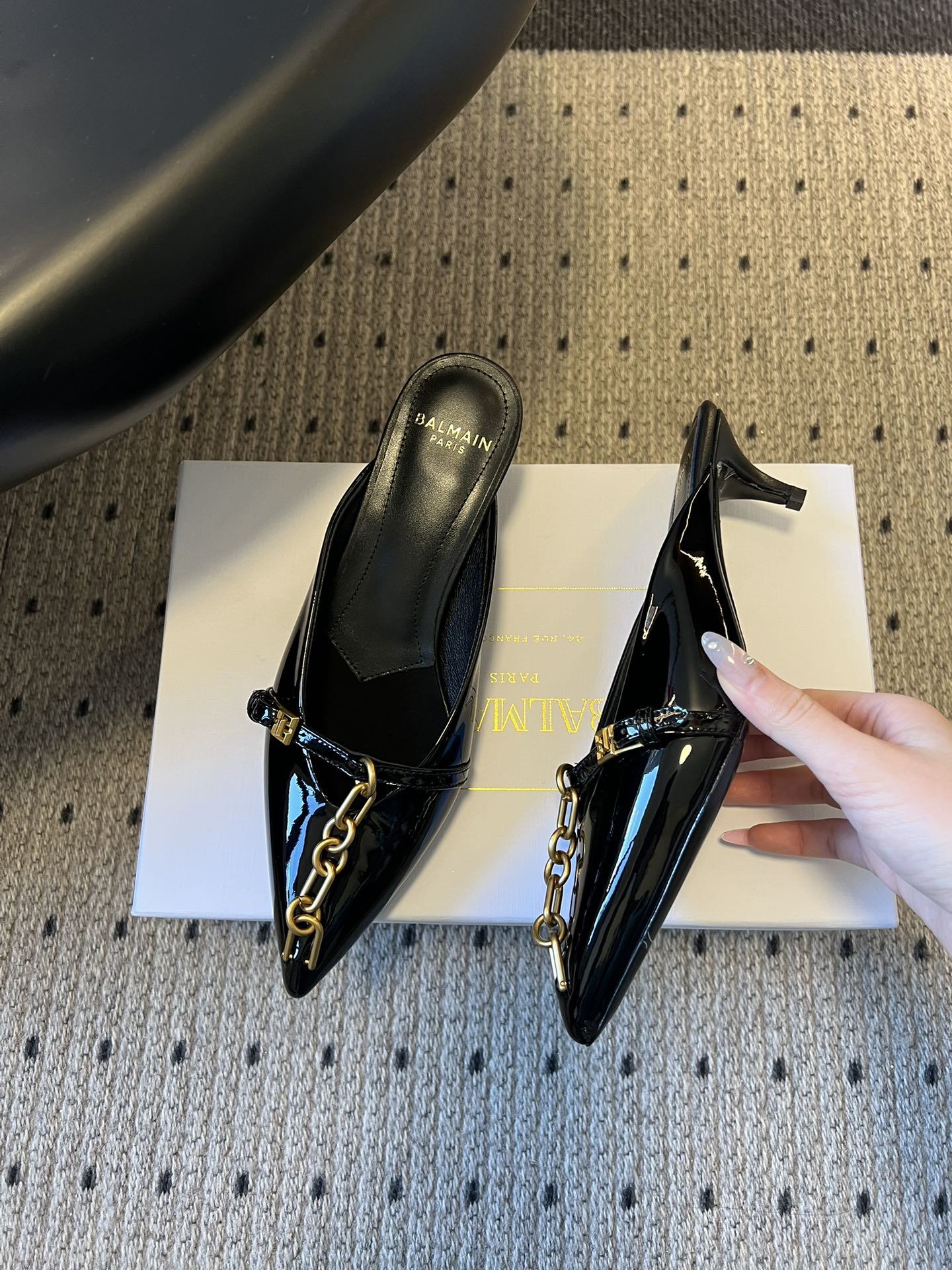BALMAIN 26S GOLD CHAIN HIGH HEEL MULES 45 MM IN BLACK PATENT CALFSKIN