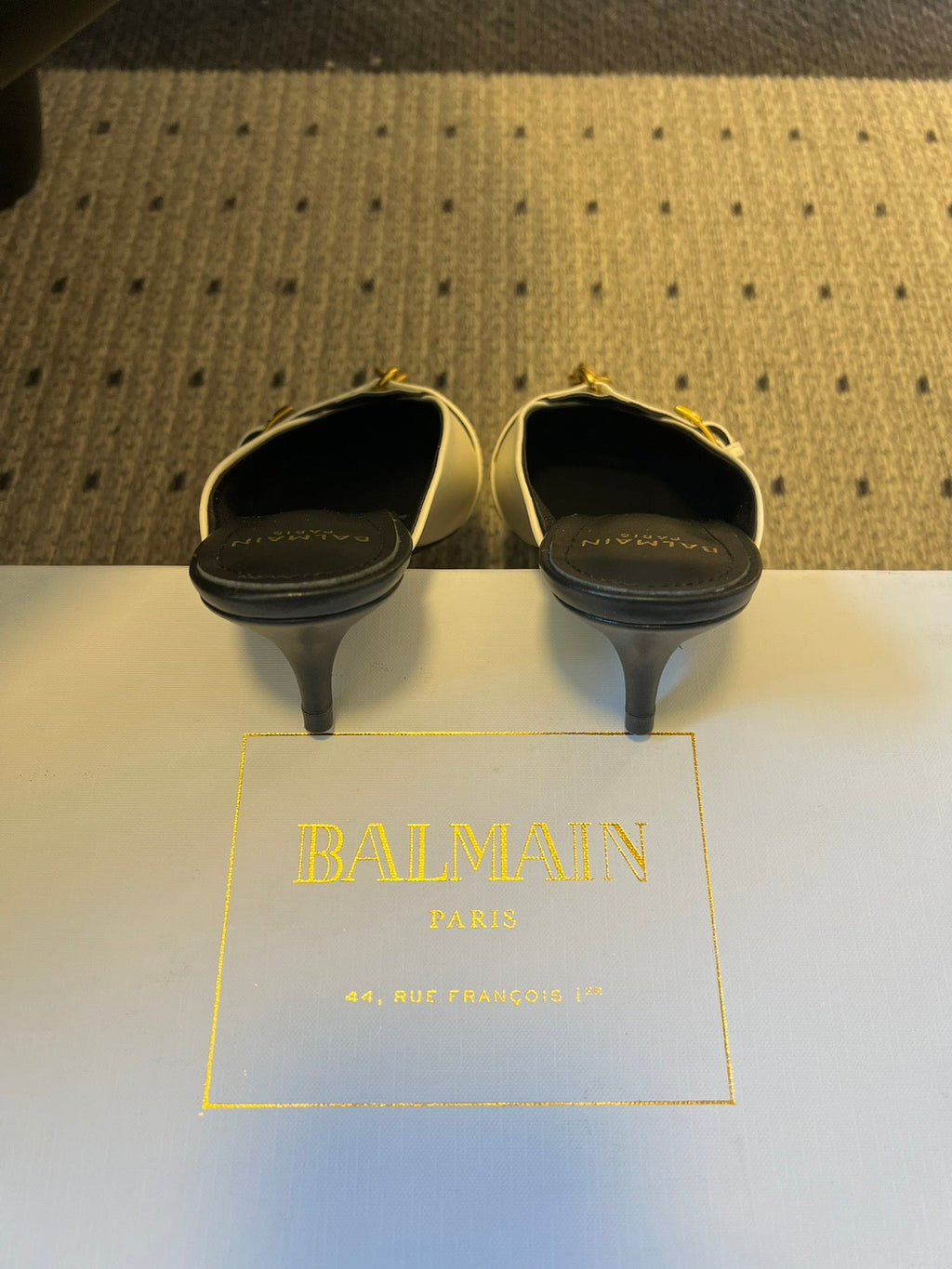 BALMAIN 26S GOLD CHAIN HIGH HEEL MULES 45 MM IN WHITE CALFSKIN