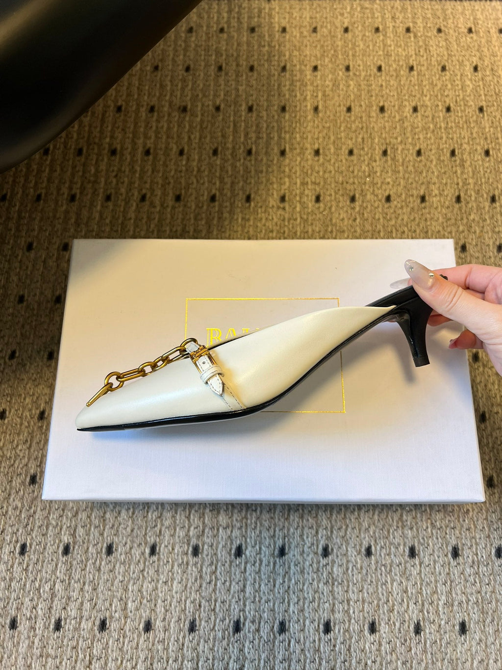 BALMAIN 26S GOLD CHAIN HIGH HEEL MULES 45 MM IN WHITE CALFSKIN
