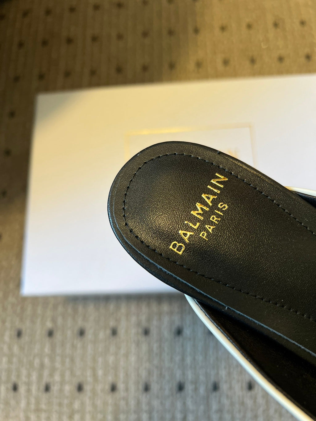 BALMAIN 26S GOLD CHAIN HIGH HEEL MULES 45 MM IN WHITE CALFSKIN