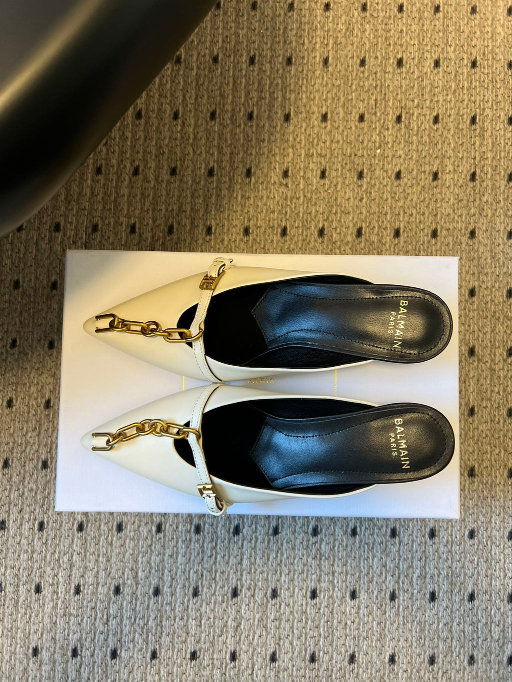 BALMAIN 26S GOLD CHAIN HIGH HEEL MULES 45 MM IN WHITE CALFSKIN